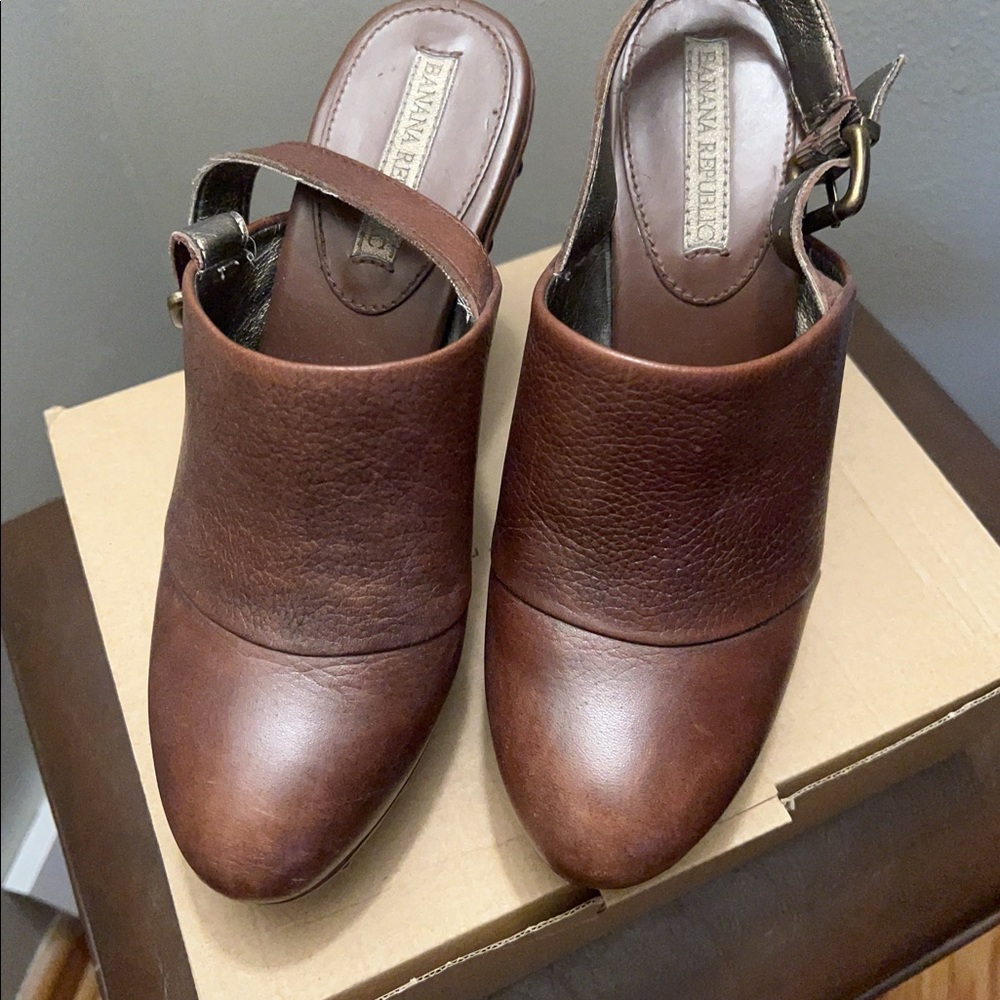 Banana Republic Clogs